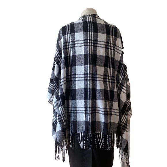 ADRIENNE VITTADINI black and white plaid wrap - Picture 2 of 5